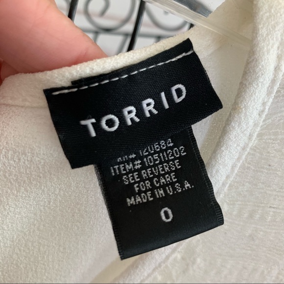 Torrid Ivory Flutter Sleeve Top - Picture 4 of 7